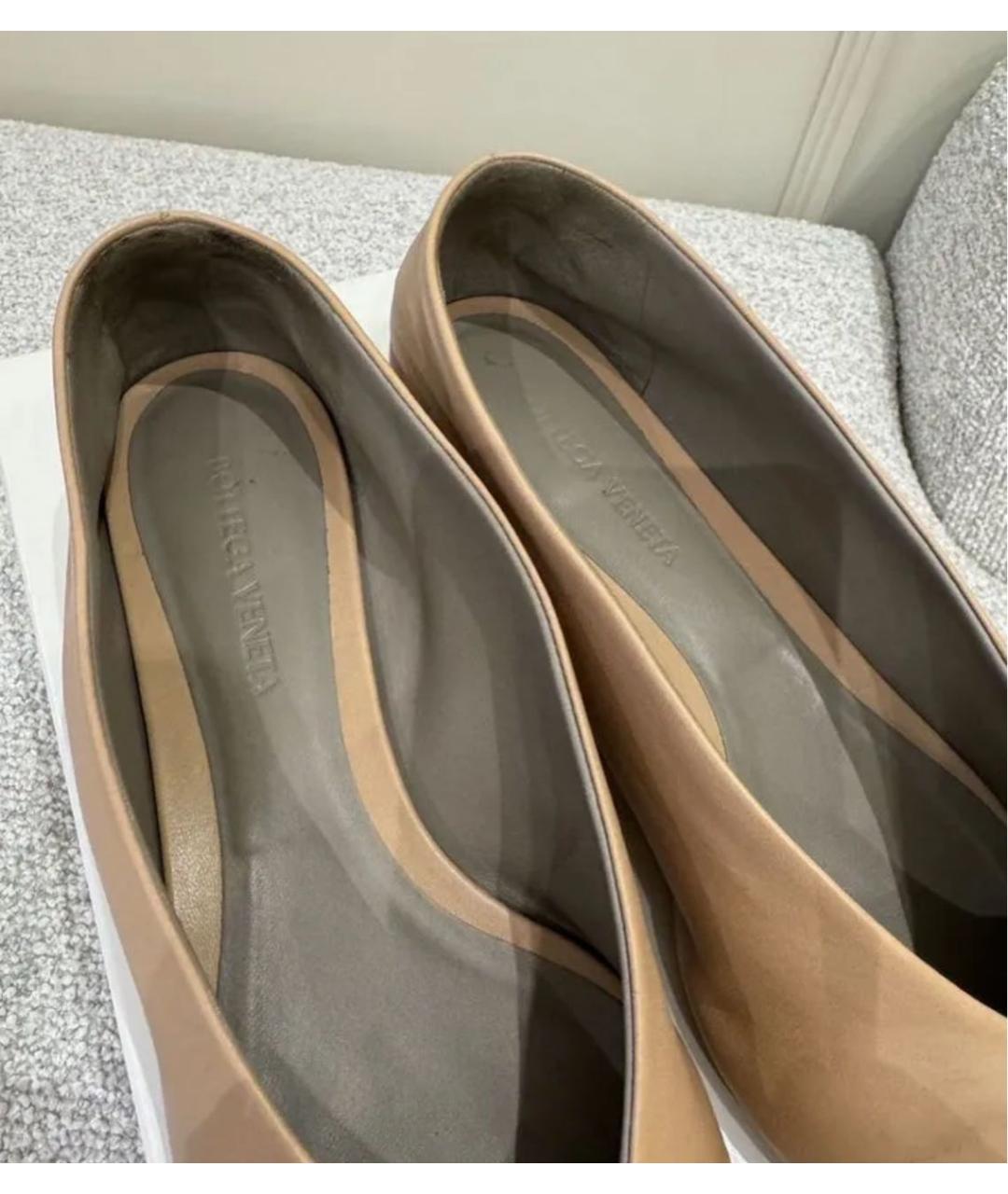 BOTTEGA VENETA Бежевые кожаные балетки, фото 5