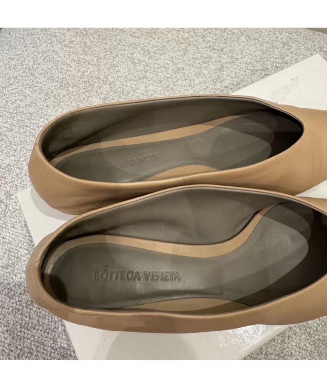 BOTTEGA VENETA Бежевые кожаные балетки, фото 2