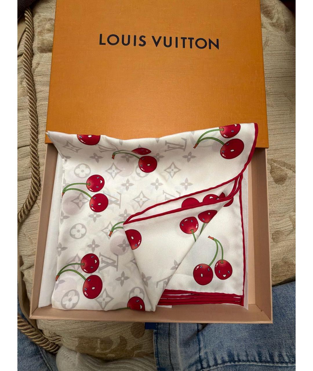 LOUIS VUITTON Белый шелковый платок, фото 5