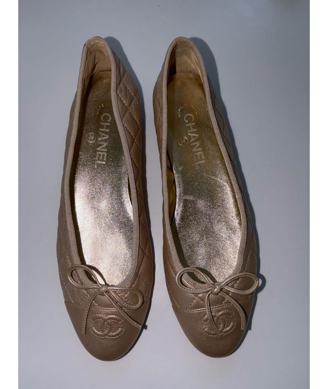 CHANEL Золотые кожаные балетки, фото 7