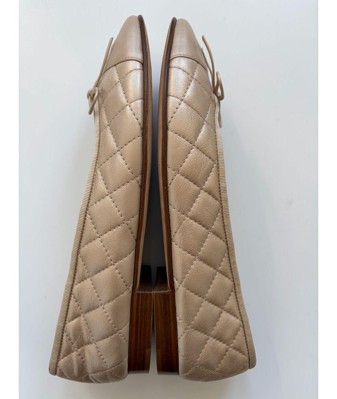 CHANEL Золотые кожаные балетки, фото 3