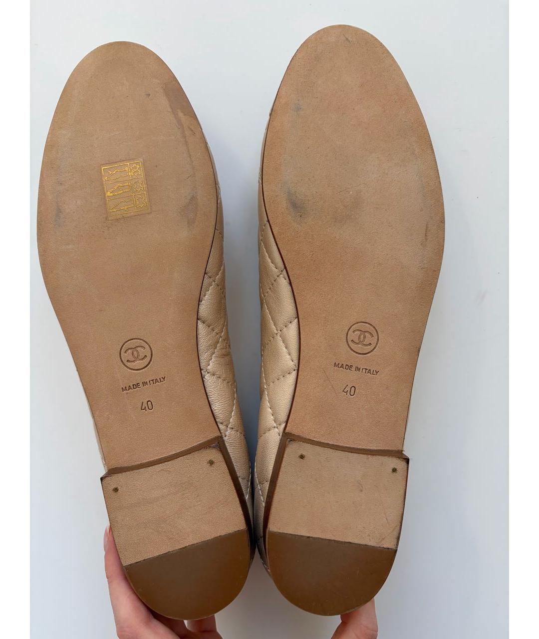 CHANEL Золотые кожаные балетки, фото 2