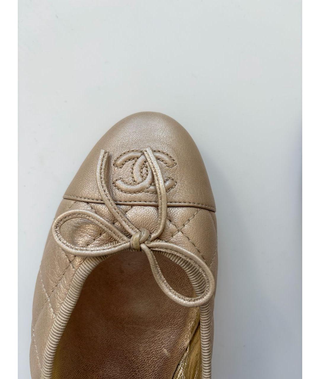 CHANEL Золотые кожаные балетки, фото 6