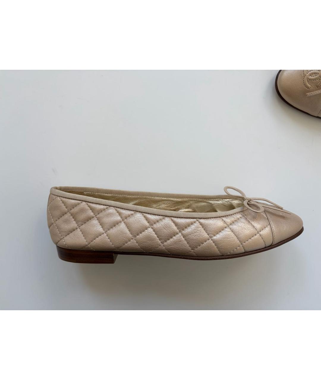 CHANEL Золотые кожаные балетки, фото 9