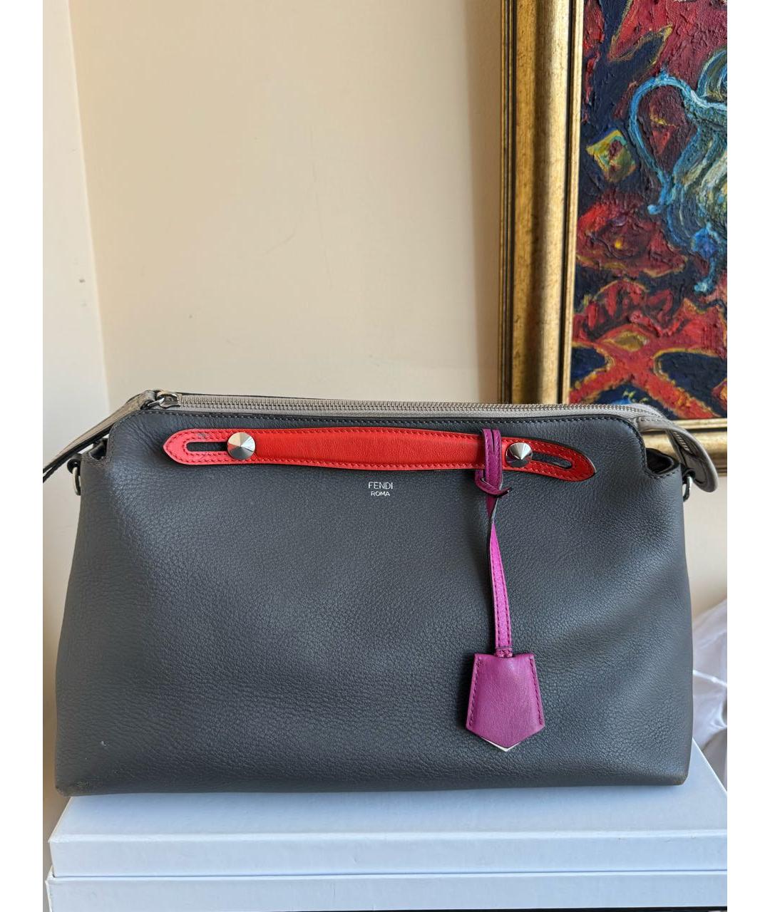 FENDI Серая кожаная сумка с короткими ручками, фото 5