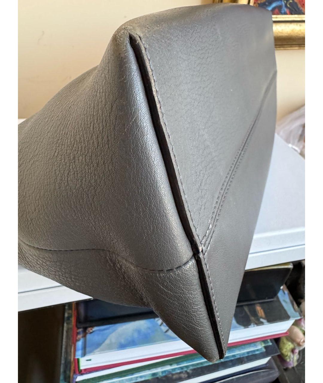 FENDI Серая кожаная сумка с короткими ручками, фото 4