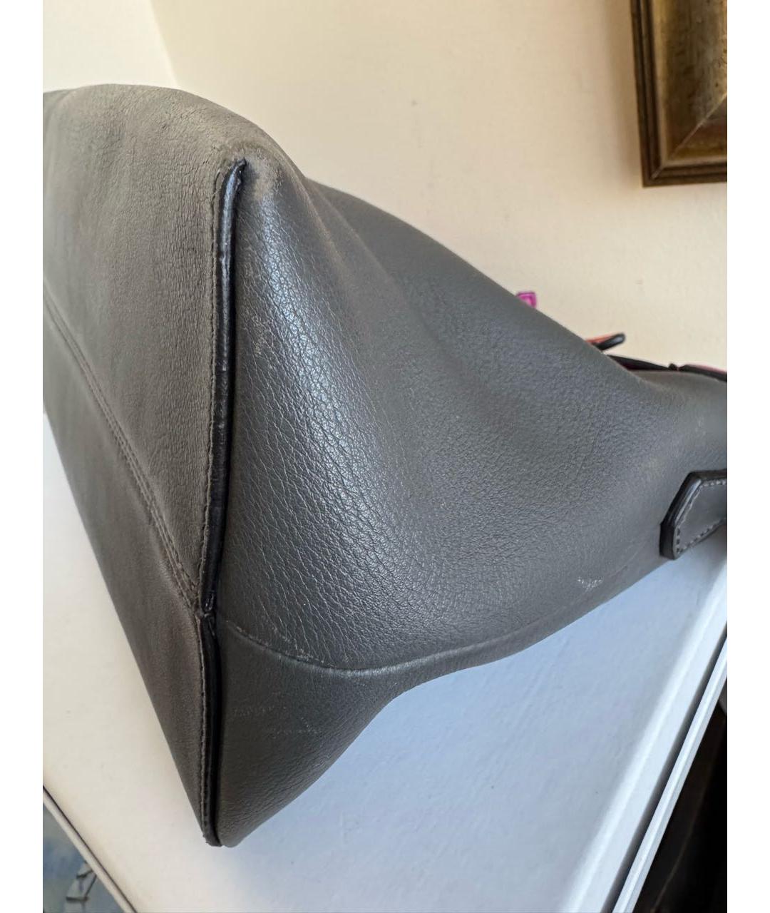 FENDI Серая кожаная сумка с короткими ручками, фото 3