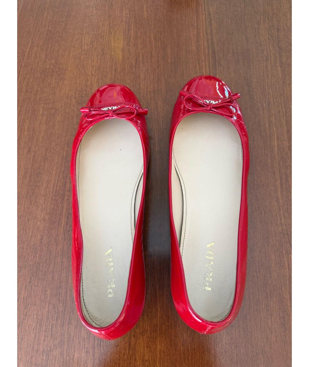 PRADA Красные балетки из лакированной кожи, фото 3