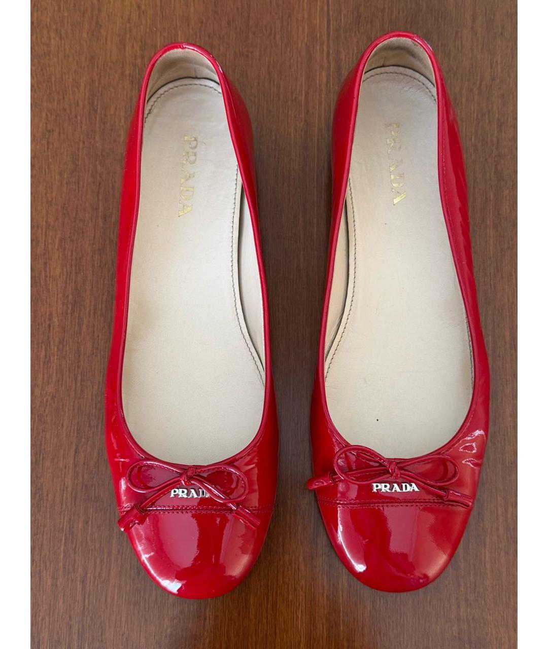 PRADA Красные балетки из лакированной кожи, фото 2