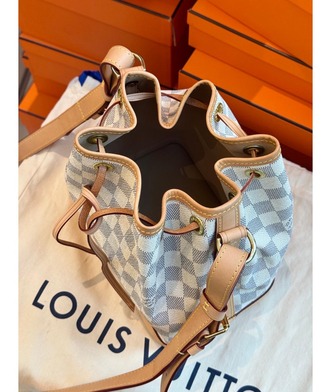 LOUIS VUITTON Белая сумка через плечо, фото 6