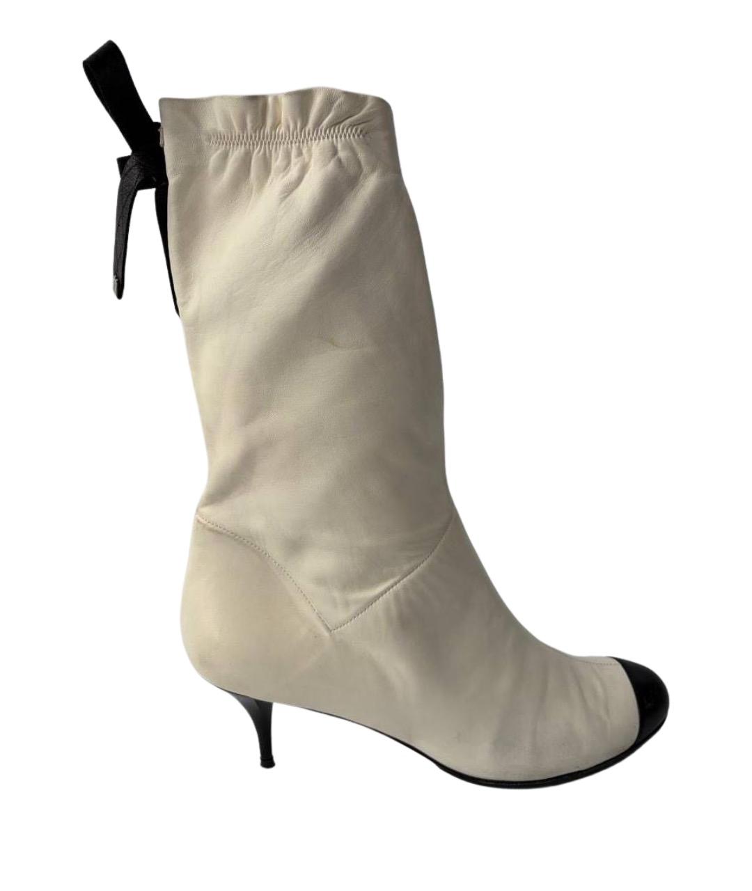 CHANEL Белые кожаные сапоги, фото 1