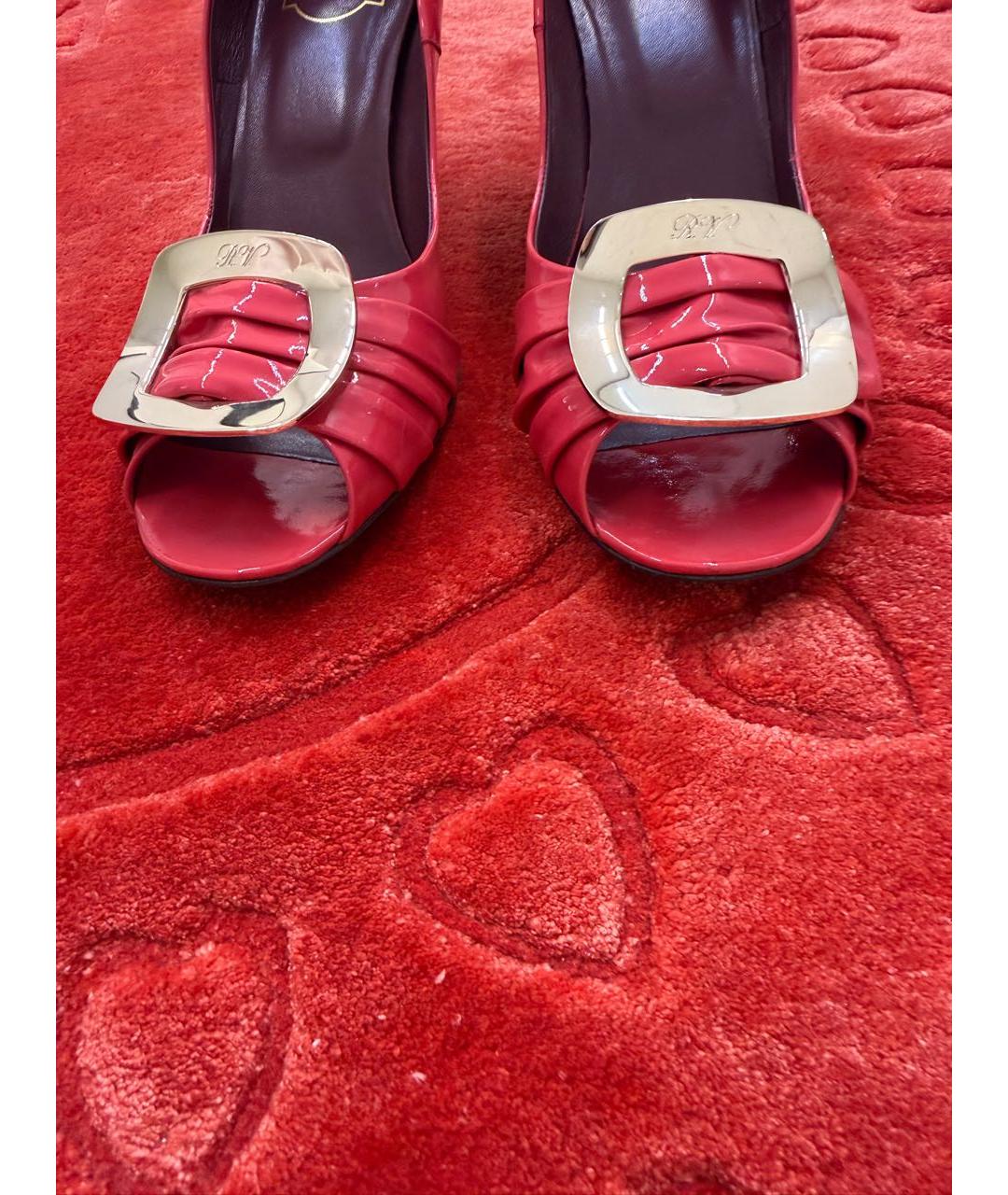 ROGER VIVIER Коралловые туфли из лакированной кожи, фото 5