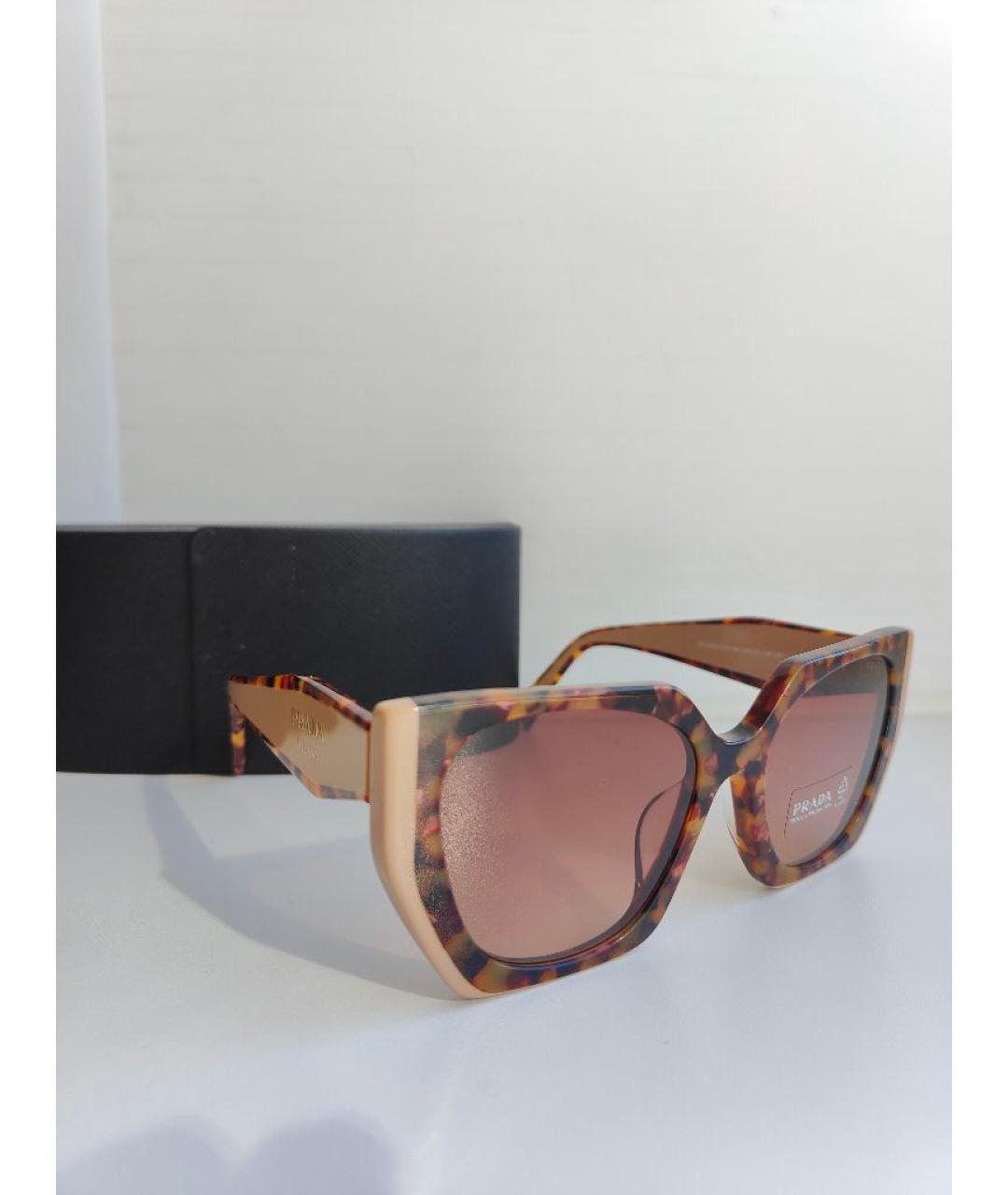 PRADA Коричневые пластиковые солнцезащитные очки, фото 2