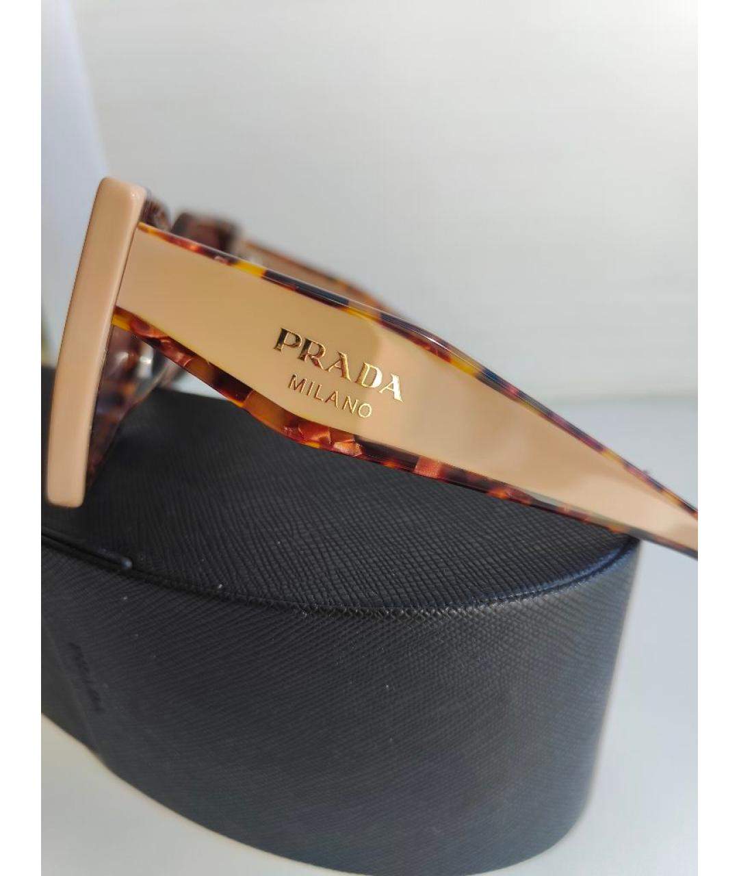 PRADA Коричневые пластиковые солнцезащитные очки, фото 3