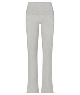 SKIMS Спортивные брюки и шорты