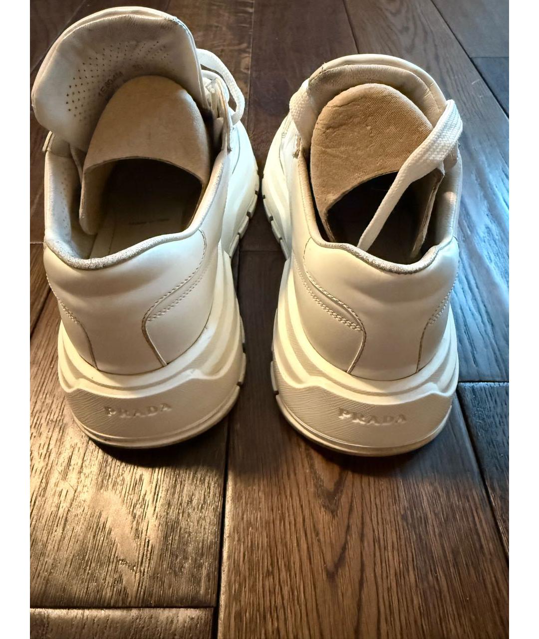 PRADA Белые кожаные кроссовки, фото 2
