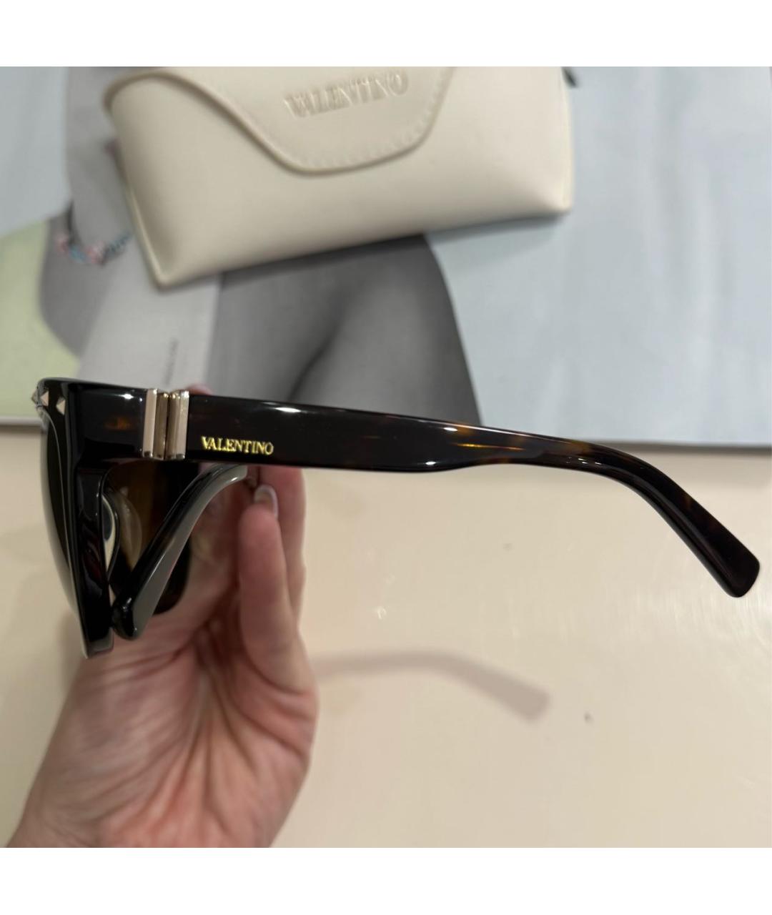 VALENTINO Коричневые пластиковые солнцезащитные очки, фото 3