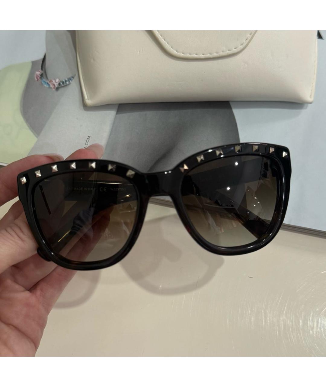 VALENTINO Коричневые пластиковые солнцезащитные очки, фото 2