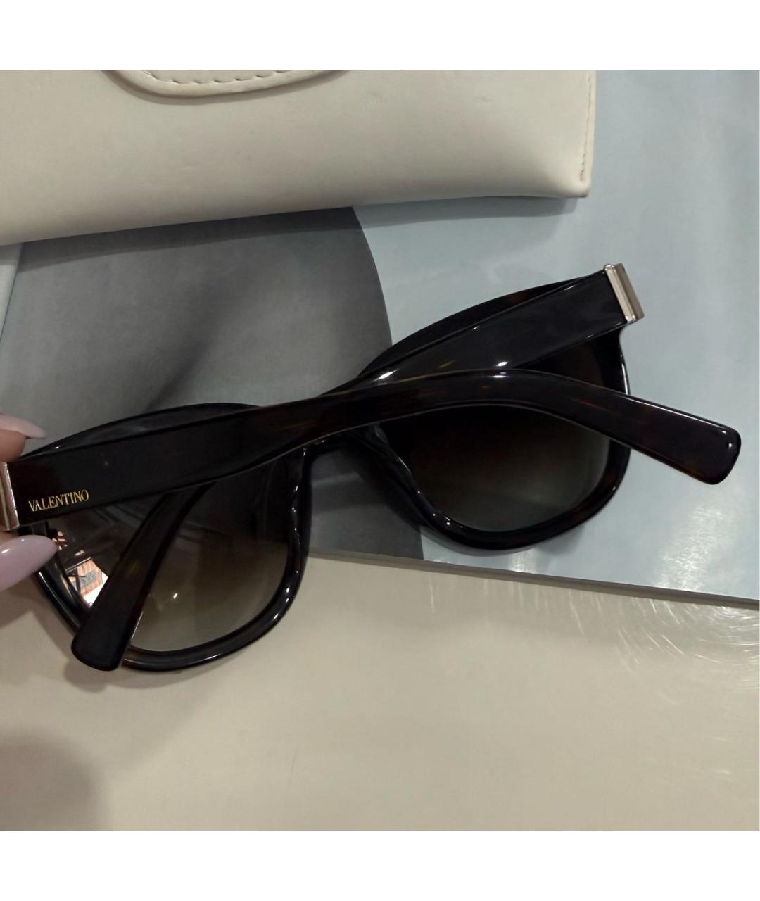 VALENTINO Коричневые пластиковые солнцезащитные очки, фото 5