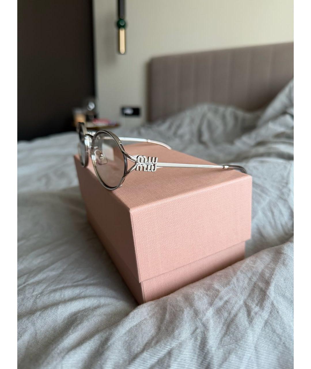 MIU MIU Серебряные металлические солнцезащитные очки, фото 3