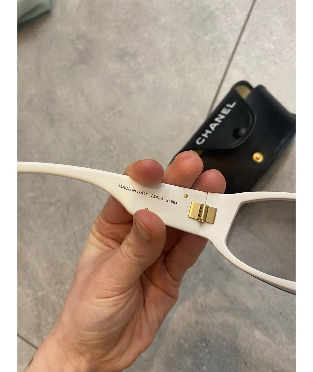 CHANEL Белые пластиковые солнцезащитные очки, фото 3