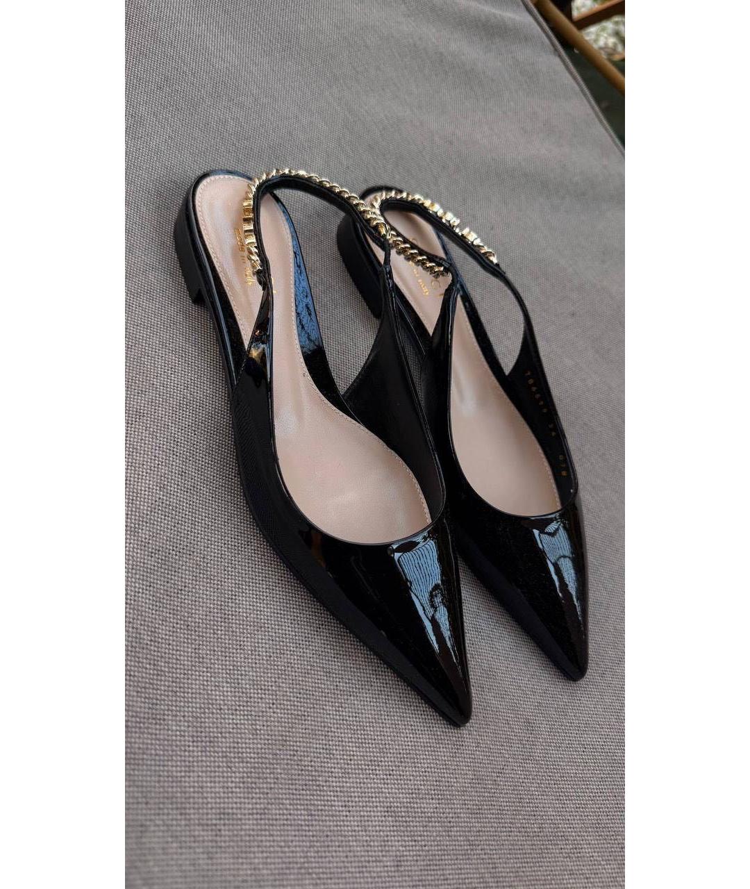 GUCCI Черные лодочки на низком каблуке из лакированной кожи, фото 2