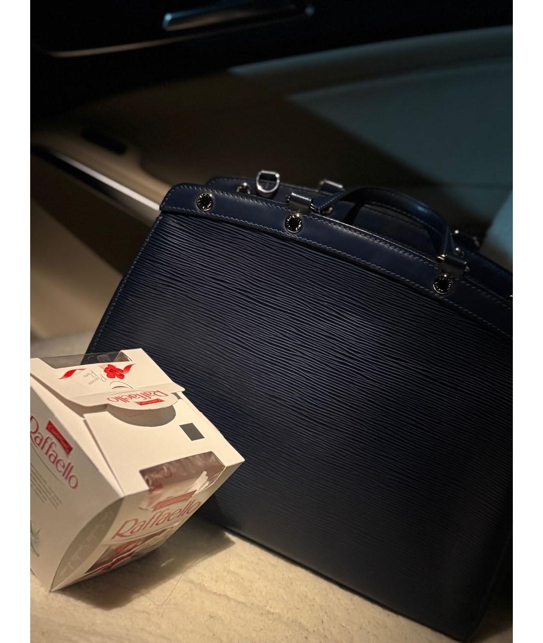 LOUIS VUITTON Темно-синяя кожаная сумка с короткими ручками, фото 2