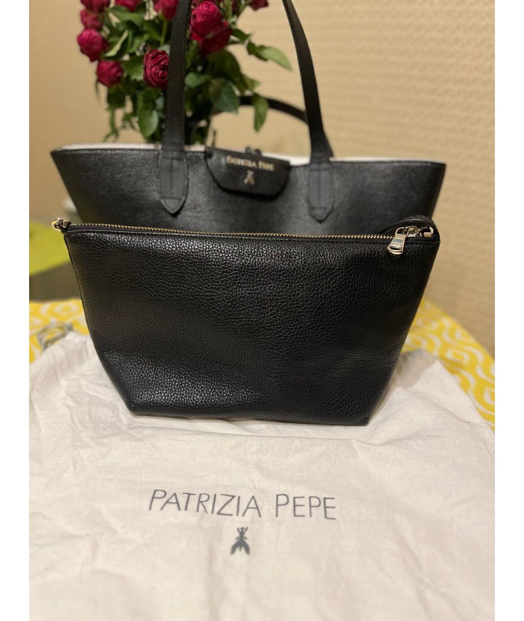 PATRIZIA PEPE Черная сумка тоут из искусственной кожи, фото 2