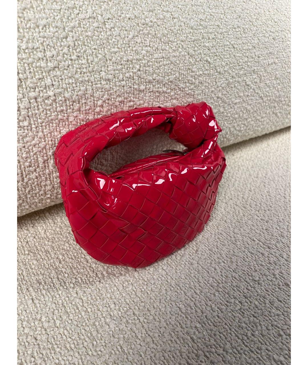 BOTTEGA VENETA Красная сумка с короткими ручками из лакированной кожи, фото 2