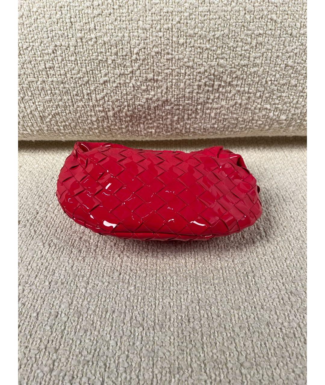 BOTTEGA VENETA Красная сумка с короткими ручками из лакированной кожи, фото 6
