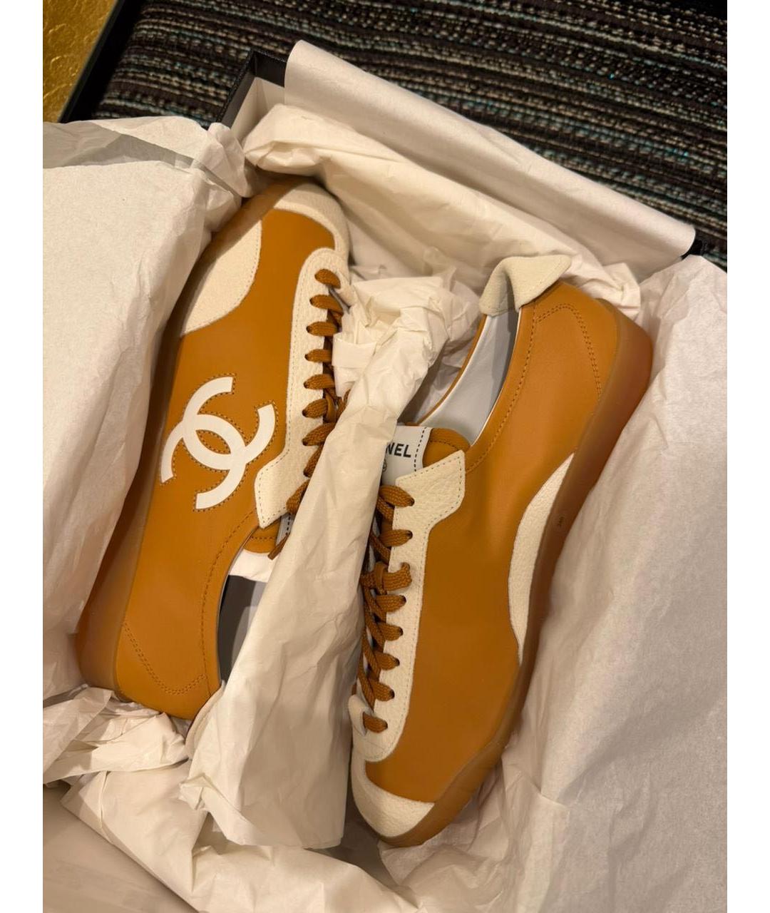 CHANEL Горчичные кожаные кроссовки, фото 3