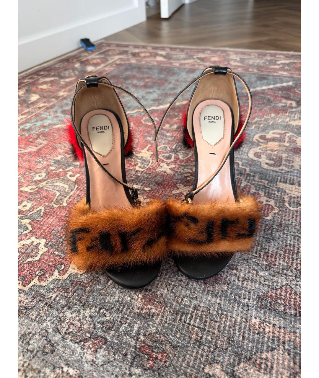 FENDI Черные кожаные босоножки, фото 2