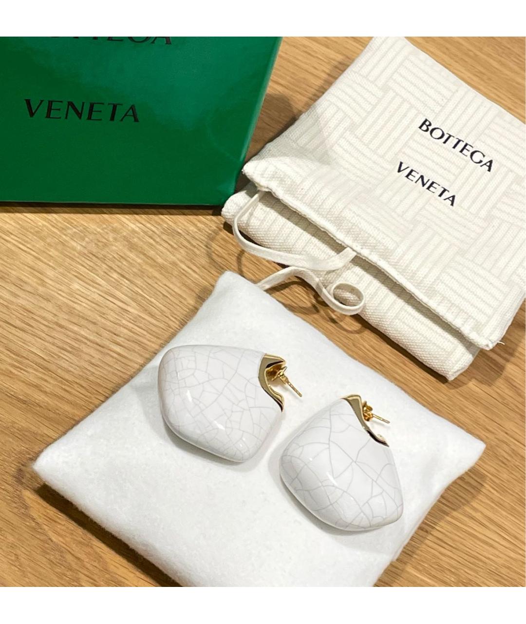 BOTTEGA VENETA Белые латунные серьги, фото 7