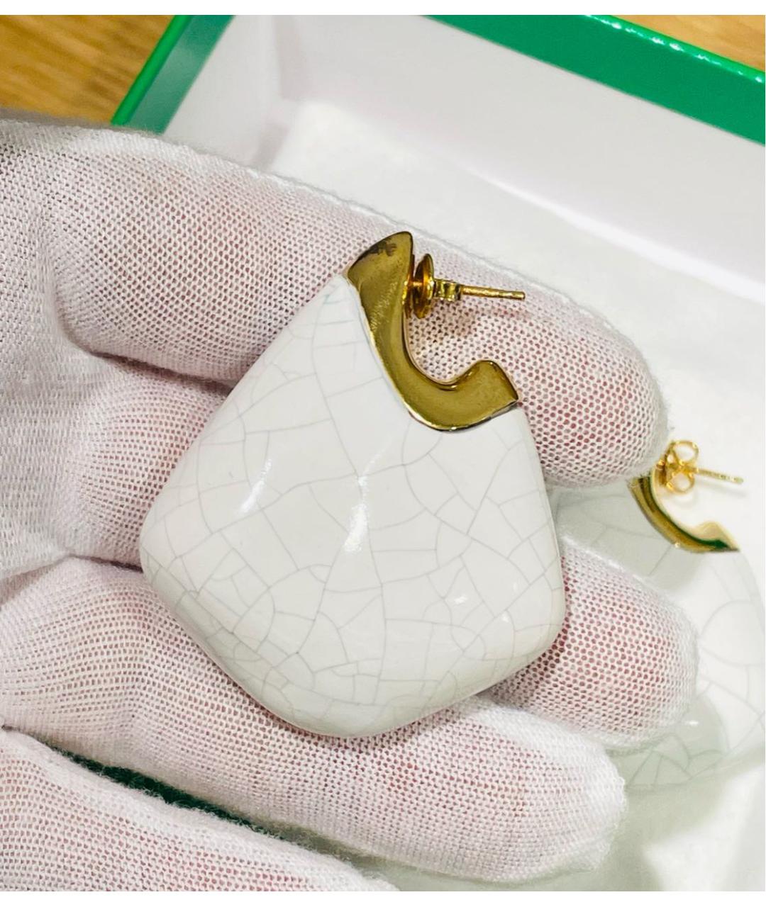 BOTTEGA VENETA Белые латунные серьги, фото 2