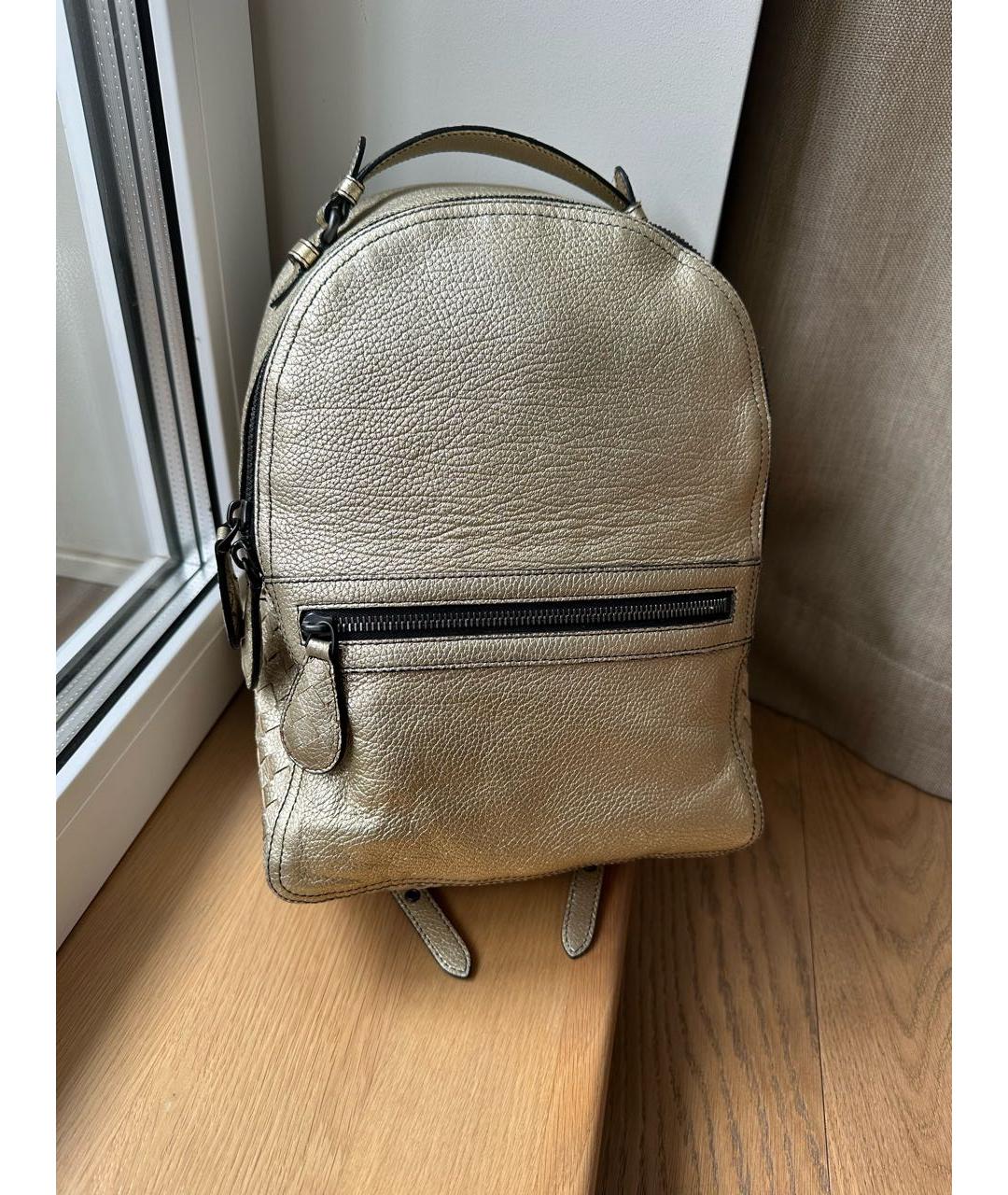 BOTTEGA VENETA Золотой кожаный рюкзак, фото 6