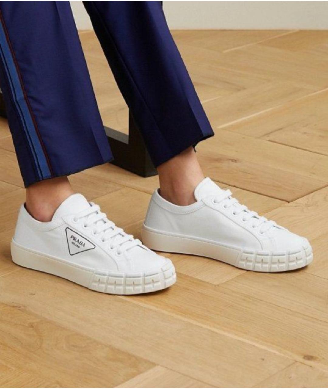 PRADA Белые текстильные кеды, фото 3