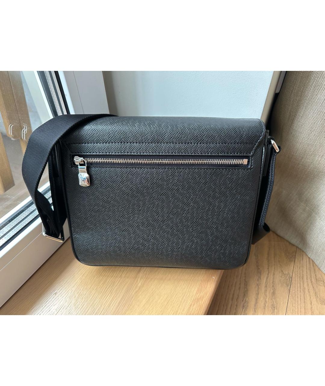 LOUIS VUITTON Черная кожаная сумка на плечо, фото 3