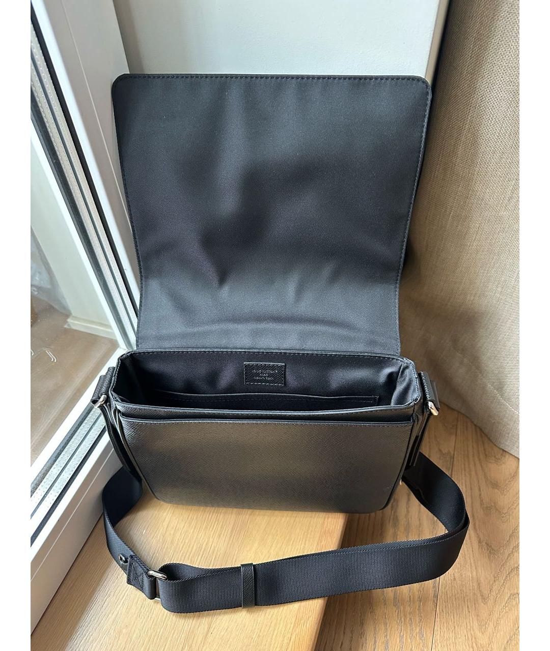 LOUIS VUITTON Черная кожаная сумка на плечо, фото 4