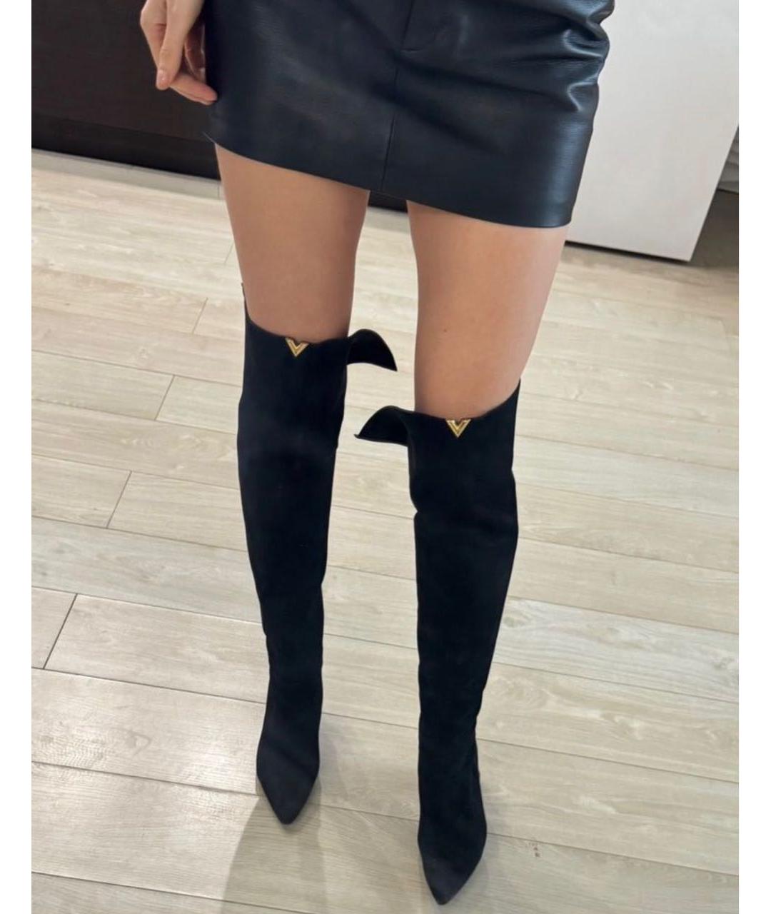LOUIS VUITTON Черные замшевые сапоги, фото 3