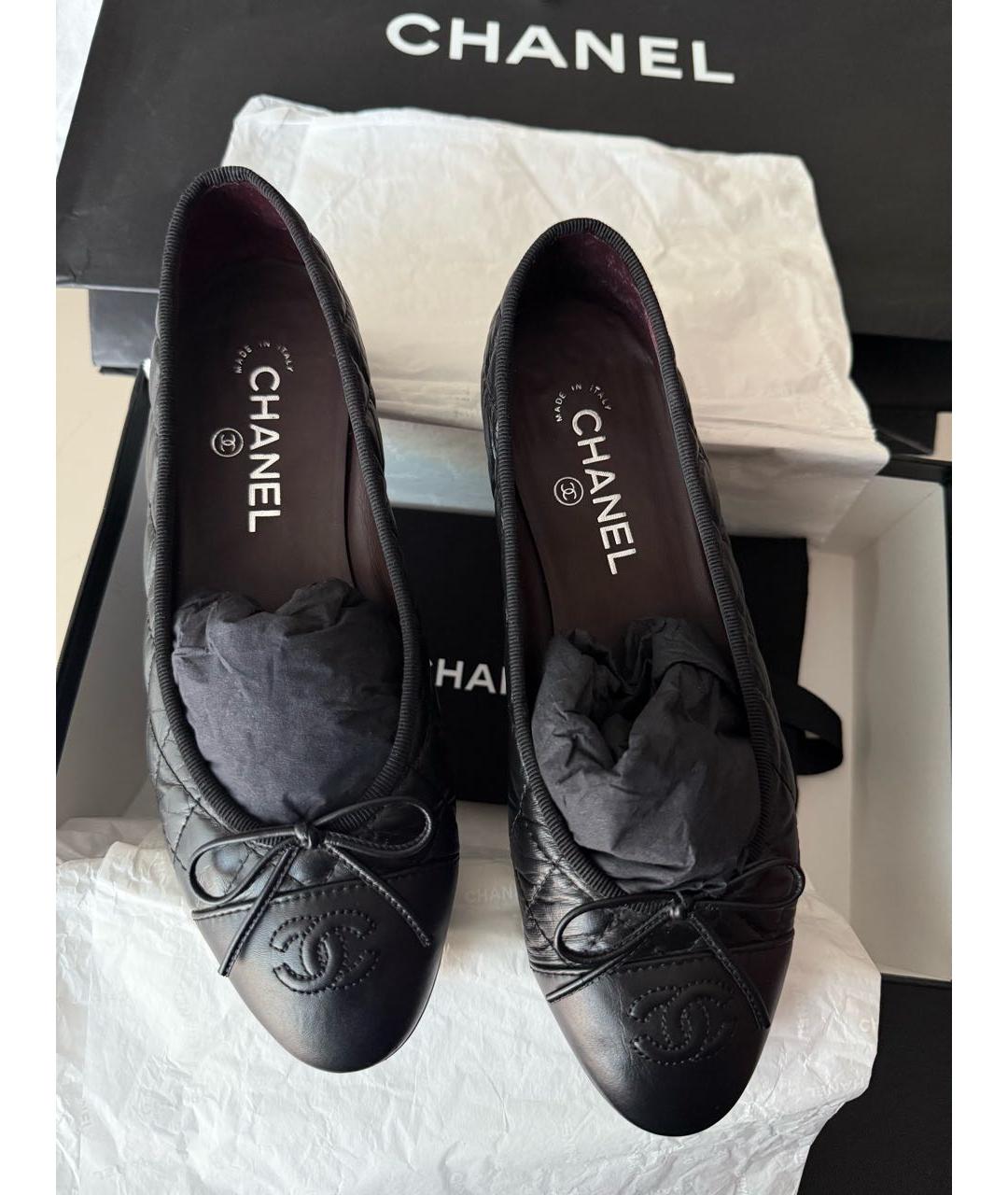 CHANEL Черные кожаные балетки, фото 2