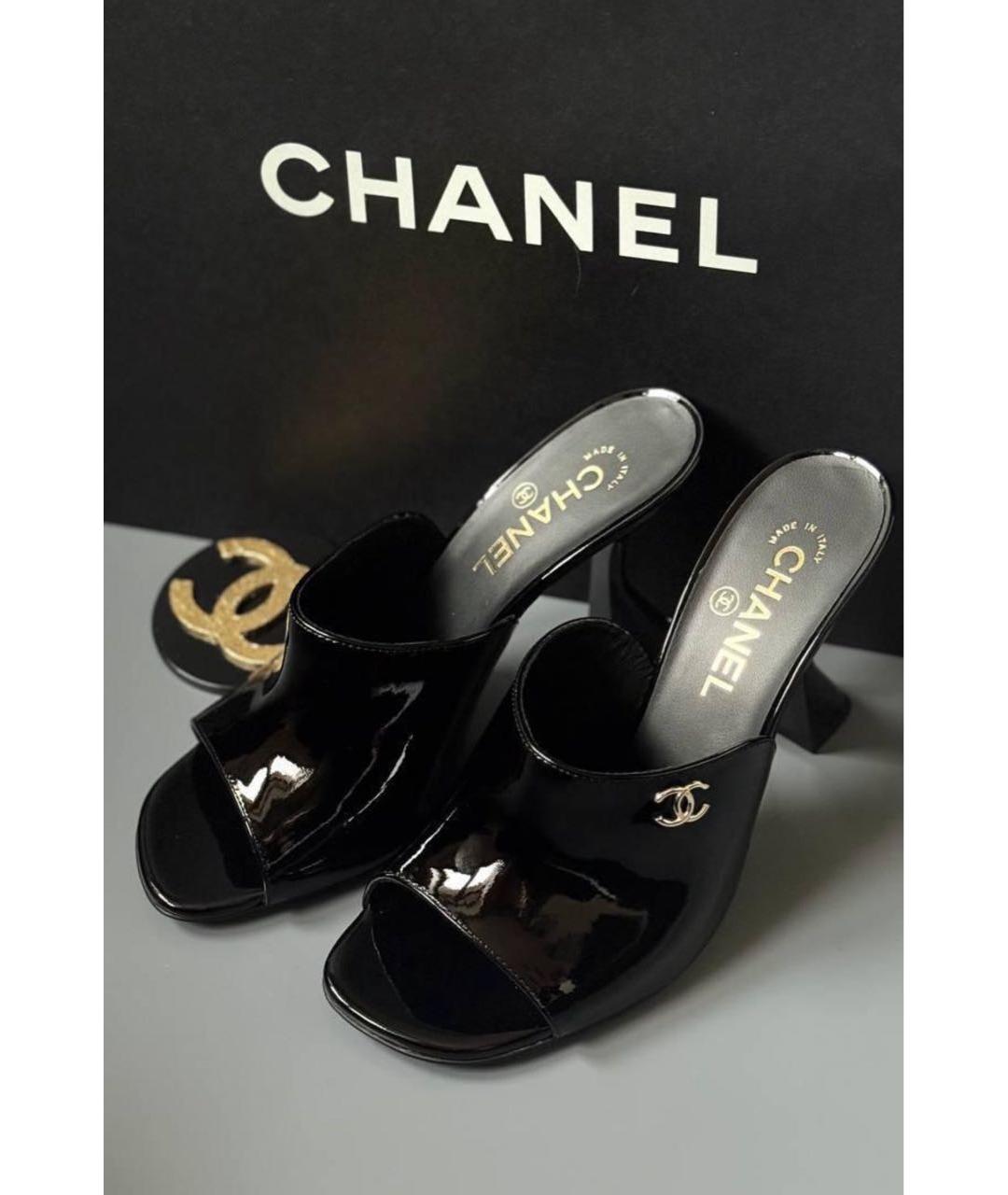 CHANEL Черные мюли из лакированной кожи, фото 2