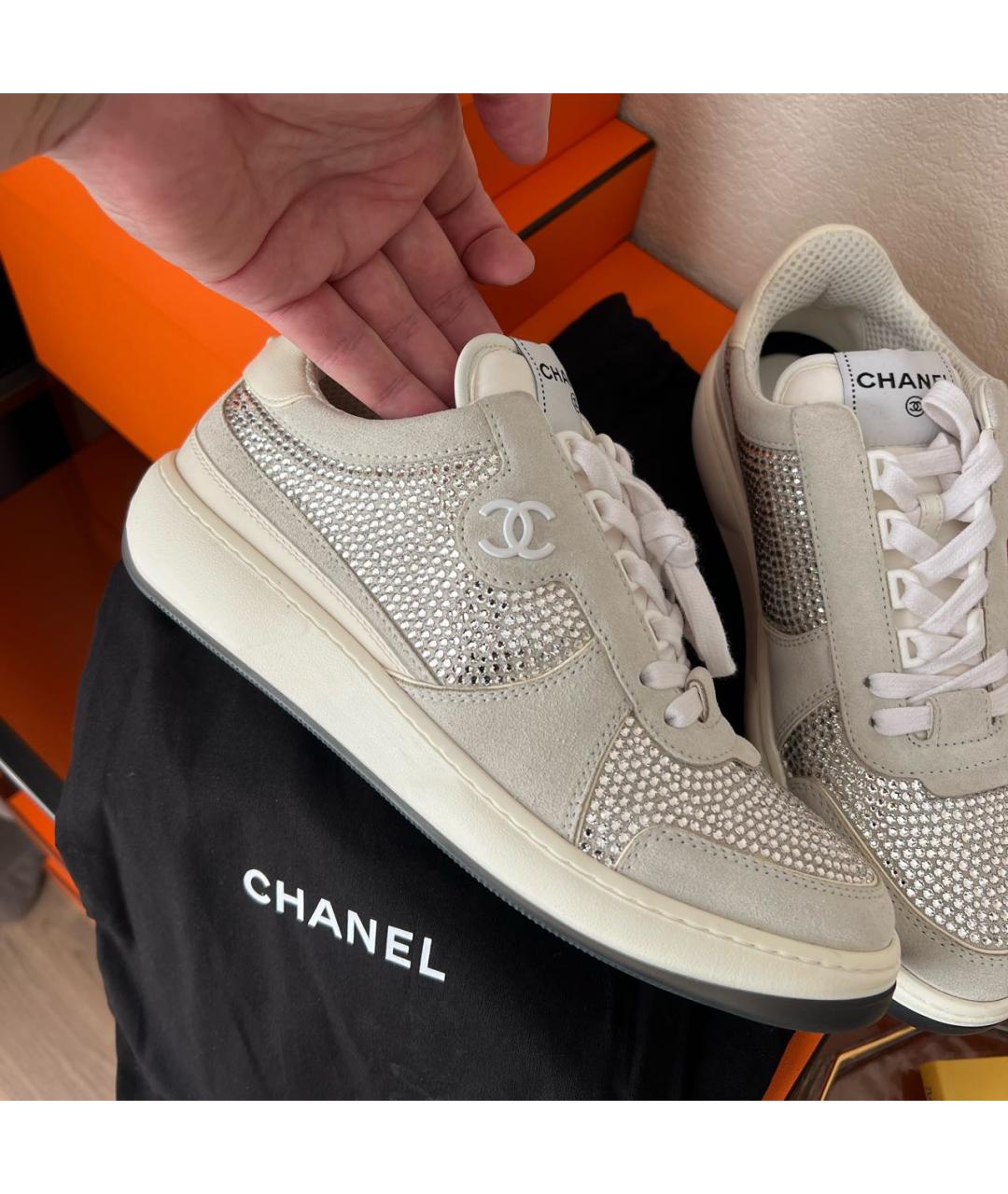 CHANEL Бежевые замшевые кроссовки, фото 5