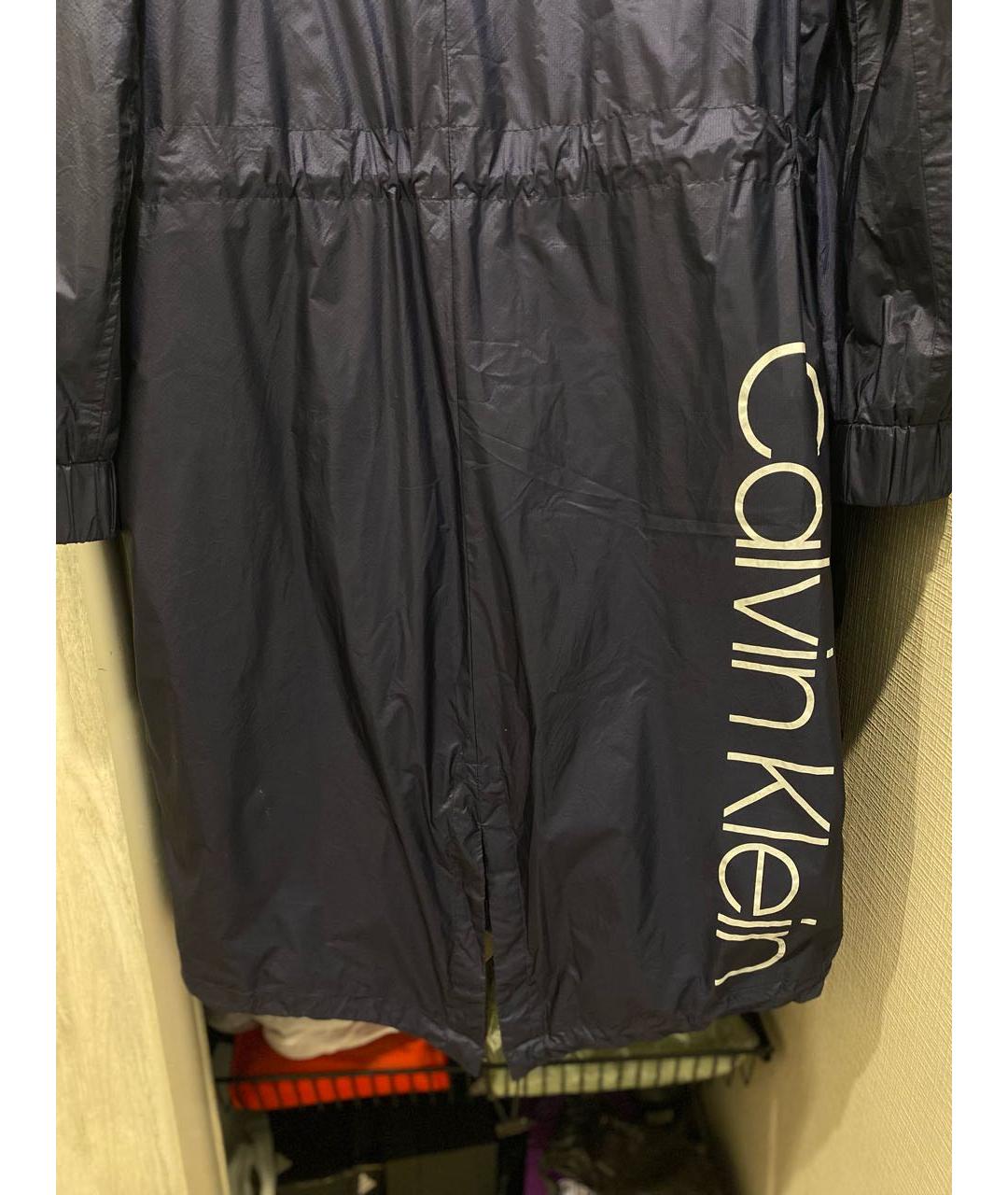 CALVIN KLEIN Темно-синий полиэстеровый тренч / плащ, фото 5