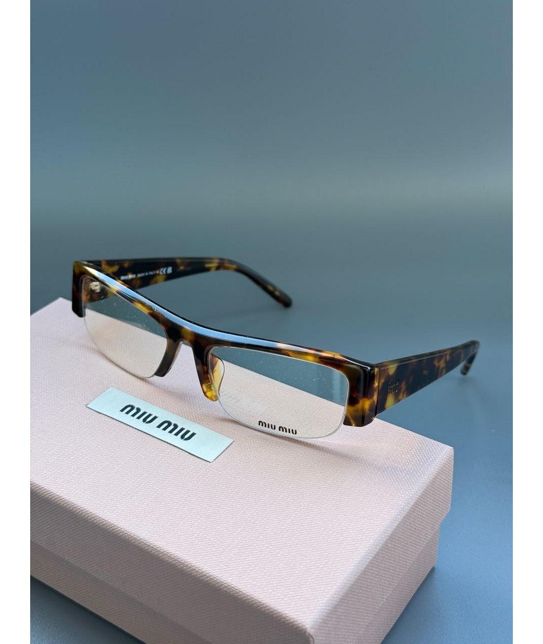 MIU MIU Коричневые пластиковые солнцезащитные очки, фото 2