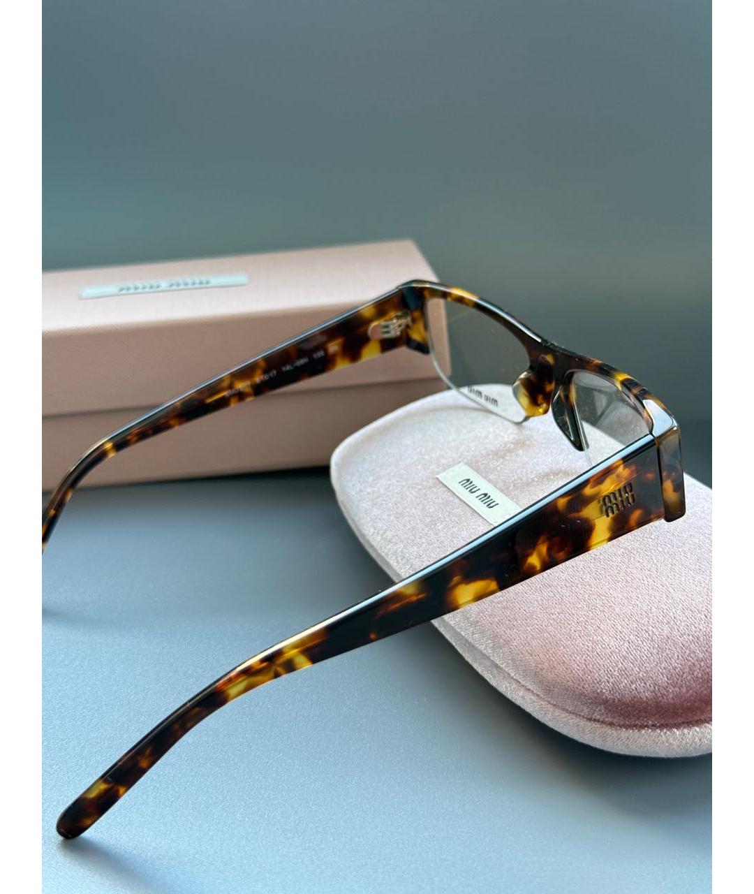 MIU MIU Коричневые пластиковые солнцезащитные очки, фото 5