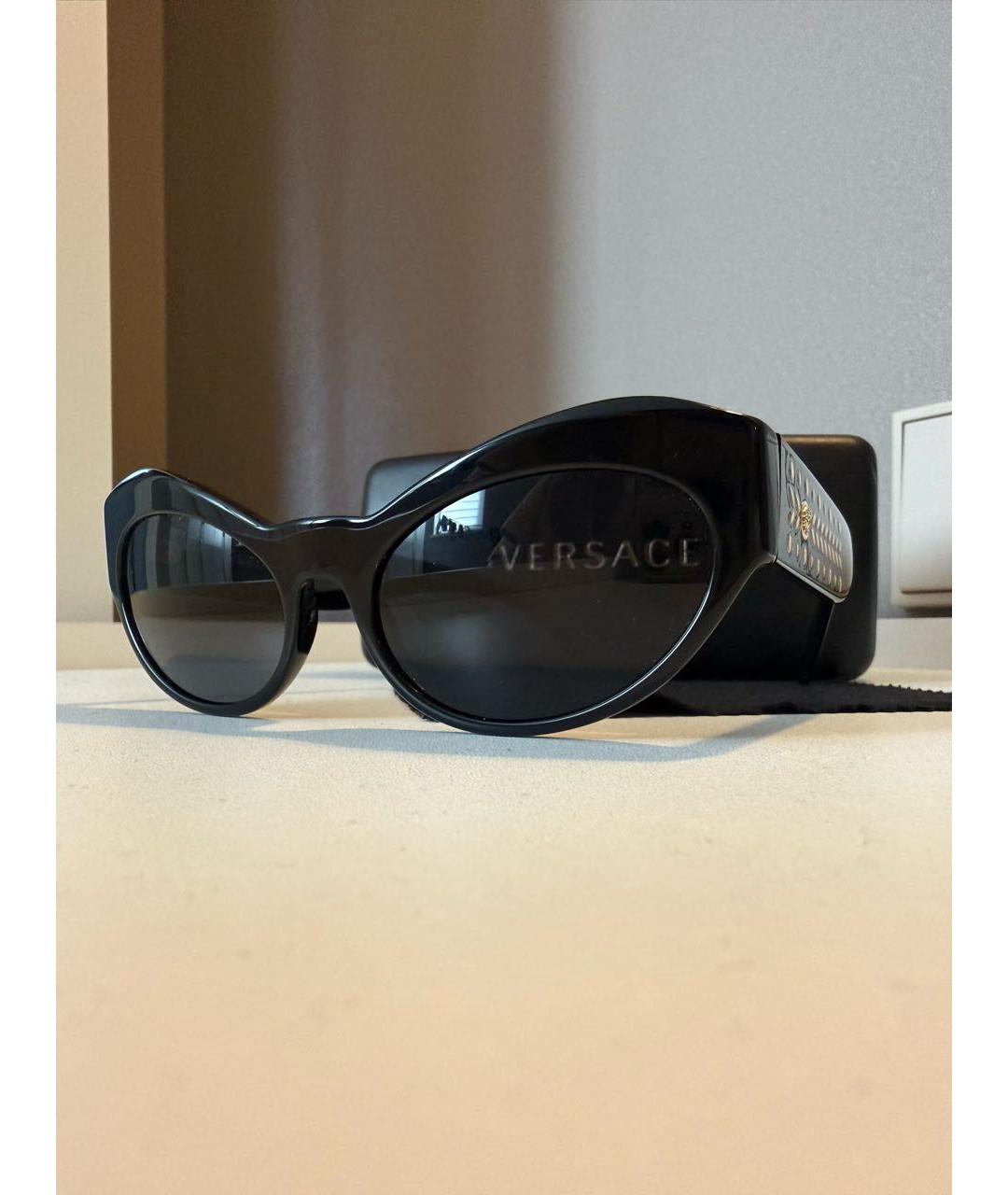 VERSACE Черные пластиковые солнцезащитные очки, фото 2