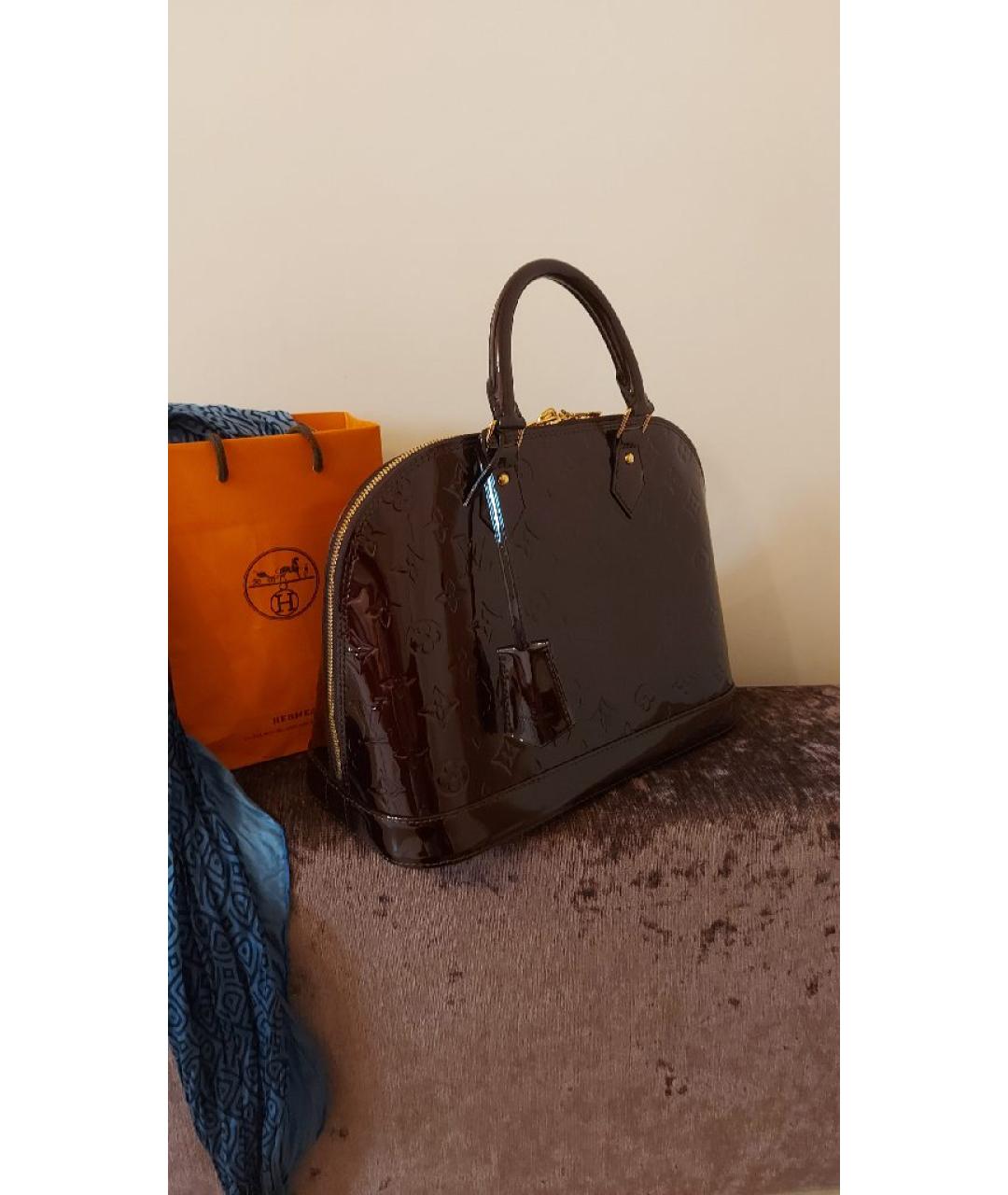 LOUIS VUITTON Бордовая сумка с короткими ручками из лакированной кожи, фото 3