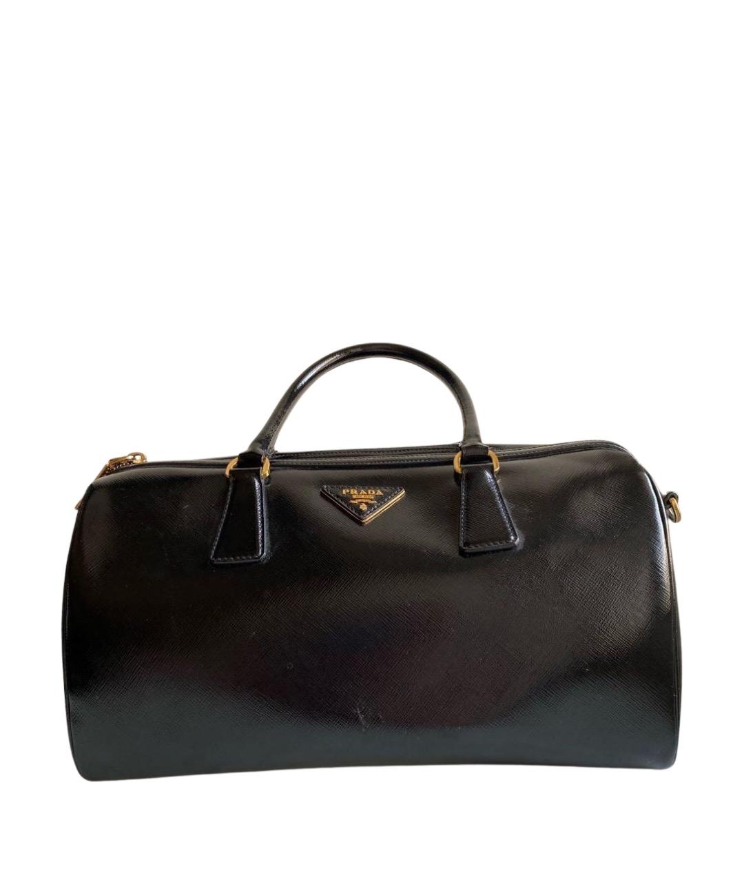 PRADA Черная сумка с короткими ручками из лакированной кожи, фото 1