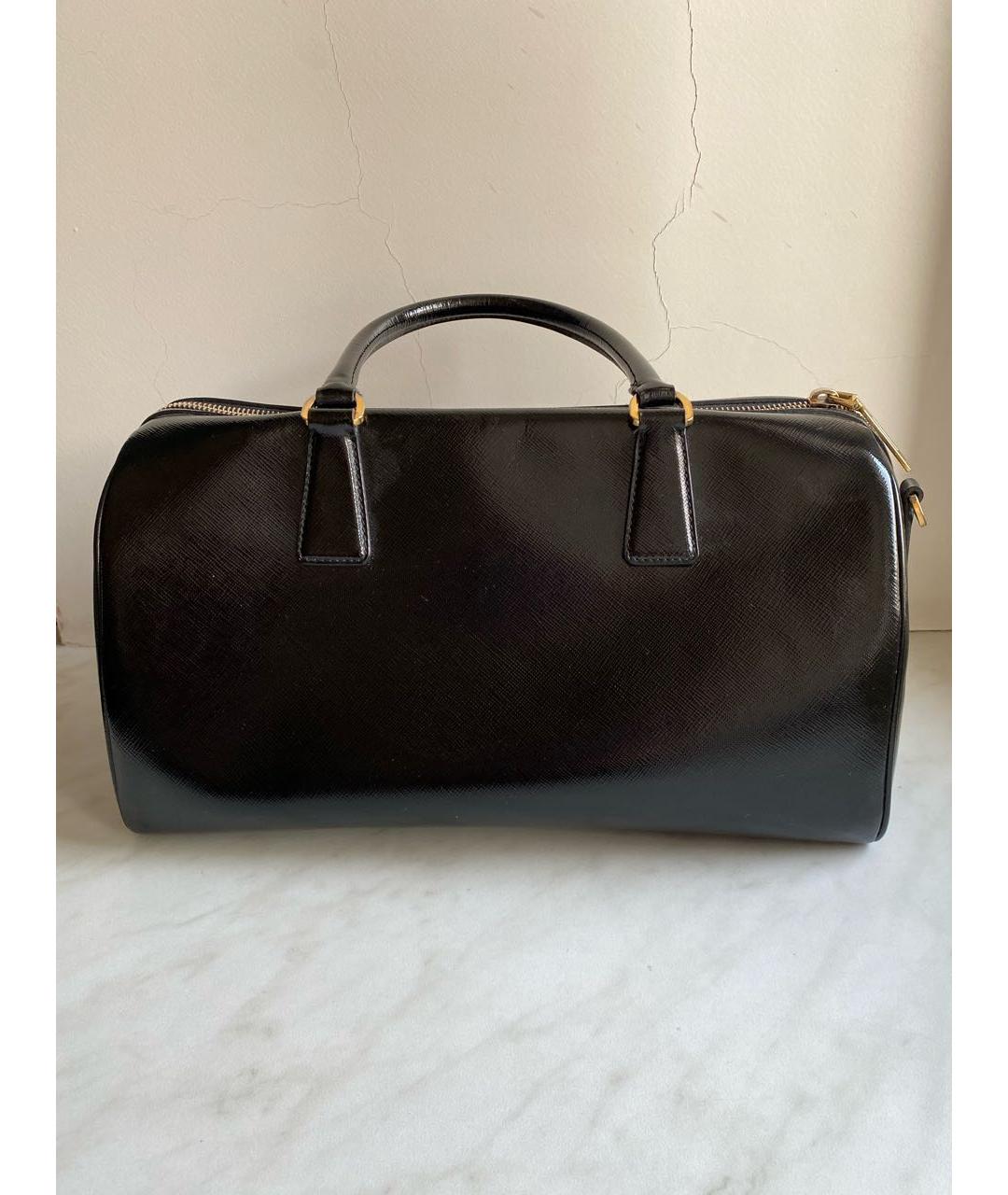 PRADA Черная сумка с короткими ручками из лакированной кожи, фото 5