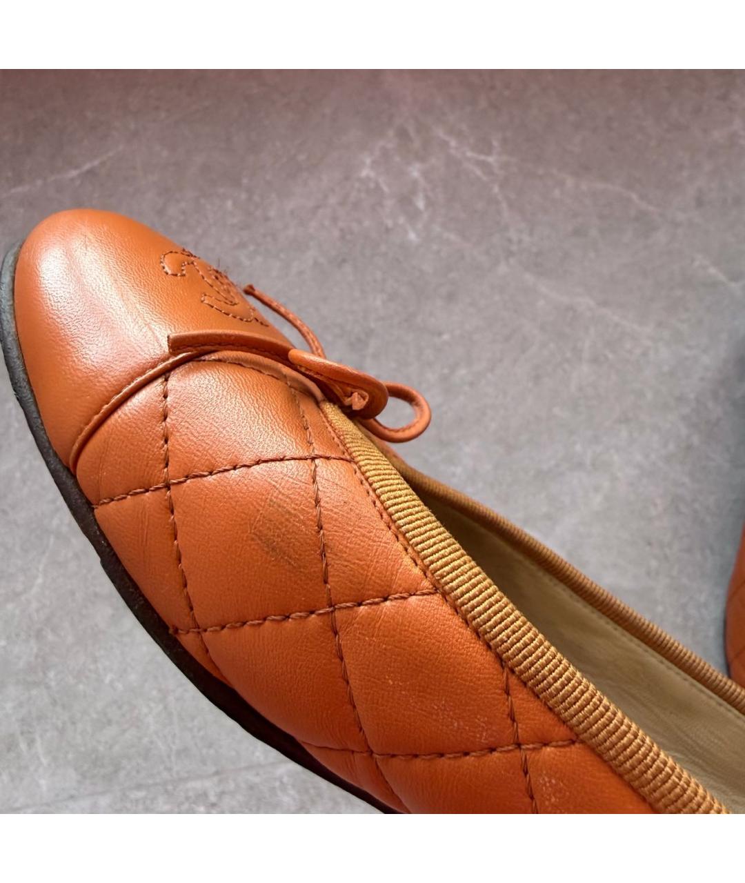 CHANEL Оранжевое кожаные балетки, фото 6